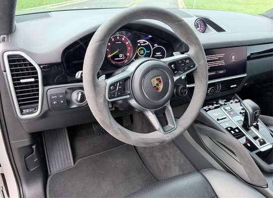 PORSCHE-CAYENNE-2022