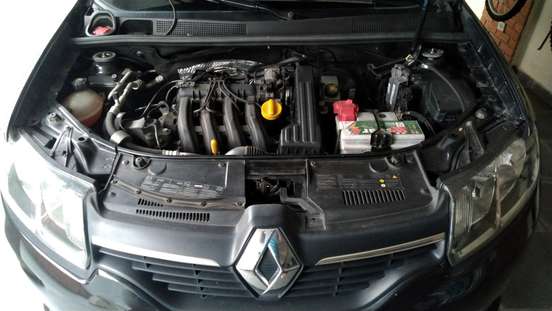RENAULT-SANDERO-2015