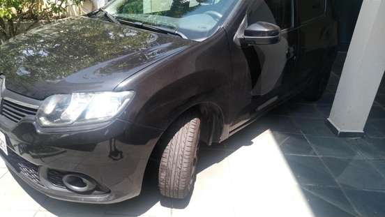 RENAULT-SANDERO-2015