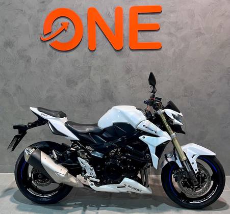 SUZUKI GSR 750 