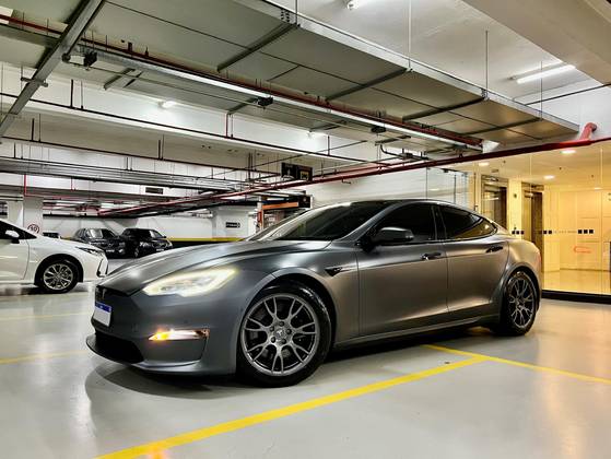 TESLA MODEL S ELÉTRICO PLAID