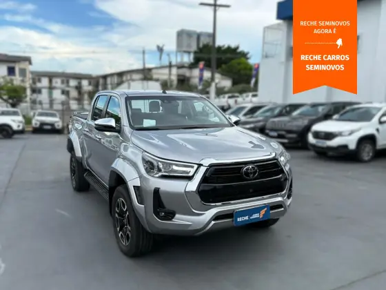 TOYOTA HILUX 2.8 D-4D TURBO DIESEL CD SRX PLUS 4X4 AUTOMÁTICO