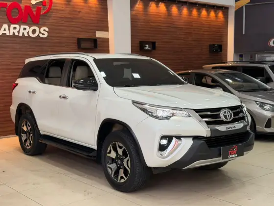 TOYOTA HILUX SW4 2.8 SRX DIAMOND 4X4 7 LUGARES 16V TURBO INTERCOOLER DIESEL 4P AUTOMÁTICO