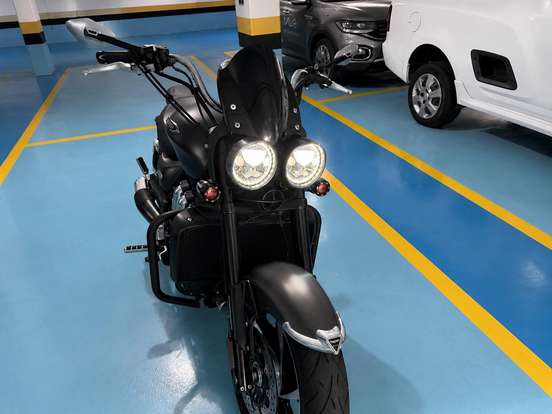 TRIUMPH-ROCKET III ROADSTER-2014