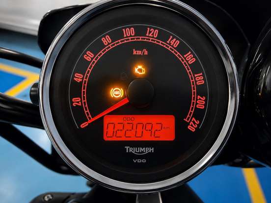 TRIUMPH-ROCKET III ROADSTER-2014
