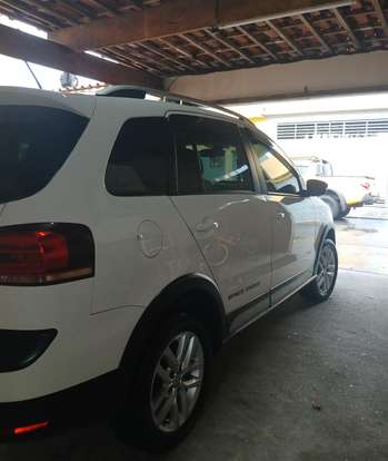 VOLKSWAGEN-SPACE CROSS-2015