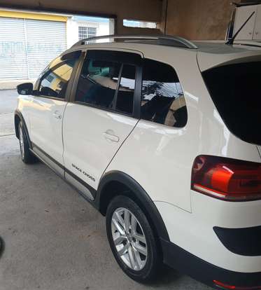 VOLKSWAGEN-SPACE CROSS-2015