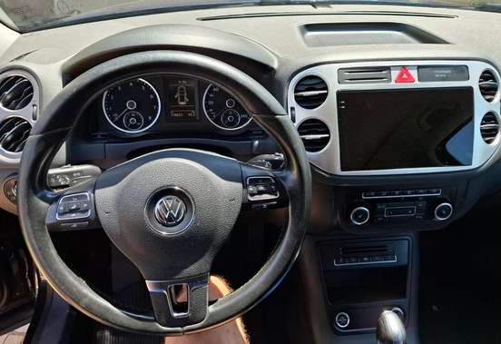 VOLKSWAGEN-TIGUAN-2011