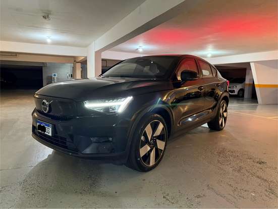 VOLVO-C40-2023