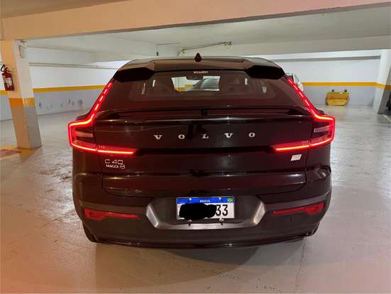 VOLVO-C40-2023