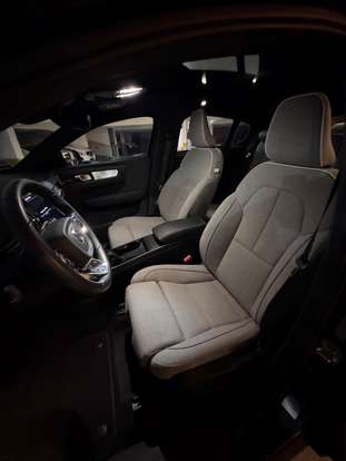 VOLVO-C40-2023