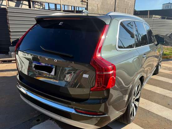 VOLVO-XC90-2021