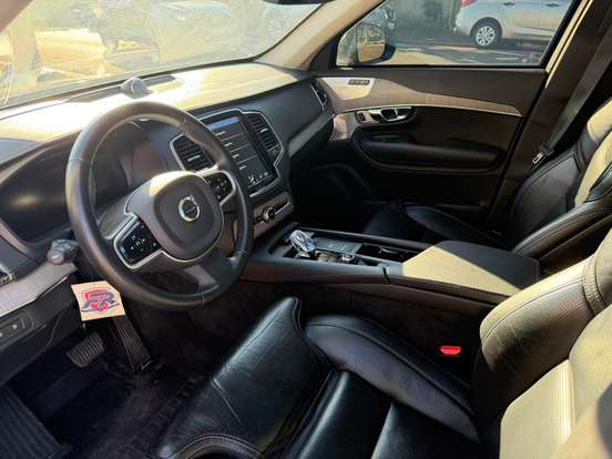 VOLVO-XC90-2021