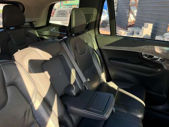 VOLVO-XC90-2021