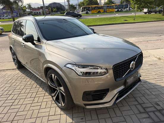 VOLVO-XC90-2021