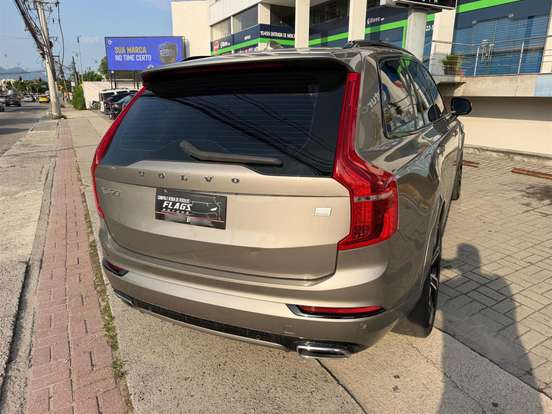 VOLVO-XC90-2021