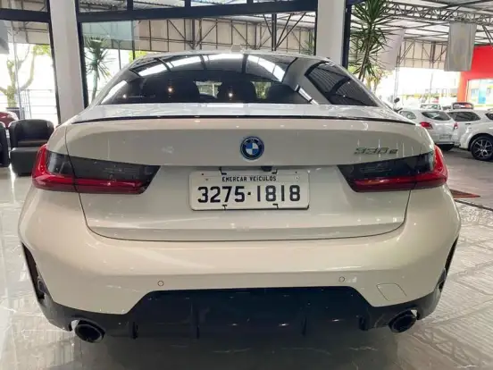 BMW-330e-2023