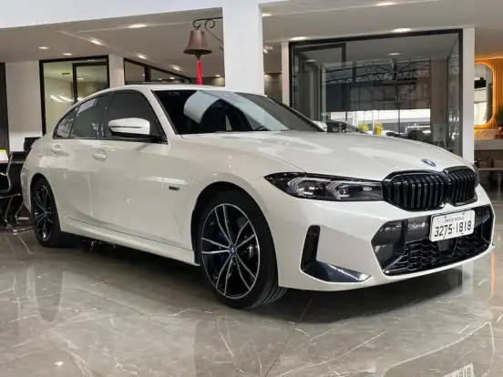 BMW-330e-2023