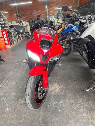 HONDA-CBR 600RR-2008