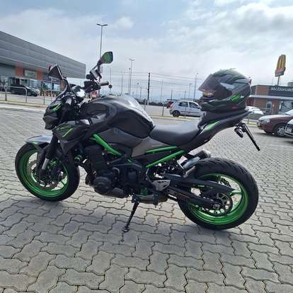 KAWASAKI-Z900-2023