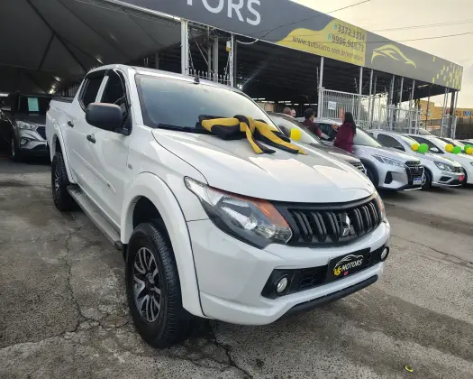 MITSUBISHI L200 TRITON 2.4 16V TURBO DIESEL GL CD 4X4 MANUAL MITSUBISHI L200 TRITON 2.4 16V TURBO DIESEL GL CD 4X4 MANUAL