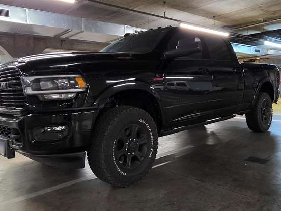 RAM-3500-6.7 I6 TURBO DIESEL LARAMIE NIGHT EDITION CD 4X4 AUTOMÁTICO RAM-3500-2022