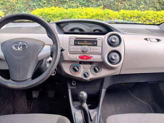 TOYOTA-ETIOS-1.3 XS 16V FLEX 4P MANUAL TOYOTA-ETIOS-2013