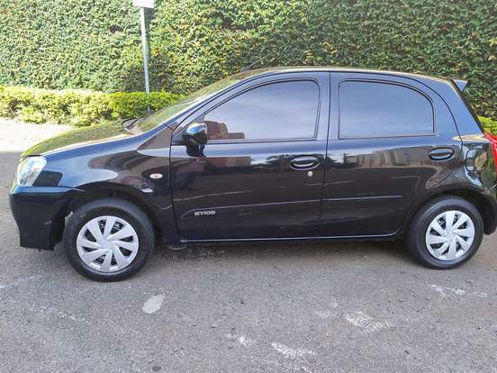 TOYOTA-ETIOS-1.3 XS 16V FLEX 4P MANUAL TOYOTA-ETIOS-2013