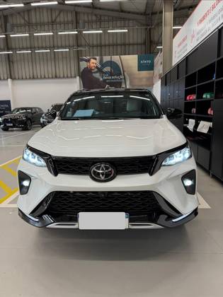 TOYOTA HILUX SW4 2.8 D-4D TURBO DIESEL DIAMOND 7L 4X4 AUTOMÁTICO