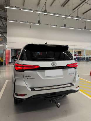TOYOTA-HILUX SW4-2023