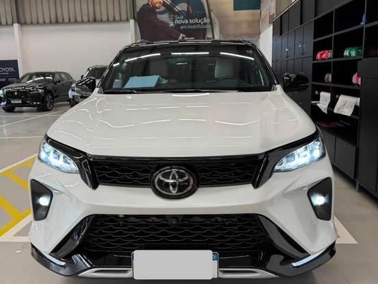 TOYOTA-HILUX SW4-2.8 D-4D TURBO DIESEL DIAMOND 7L 4X4 AUTOMÁTICO TOYOTA-HILUX SW4-2023