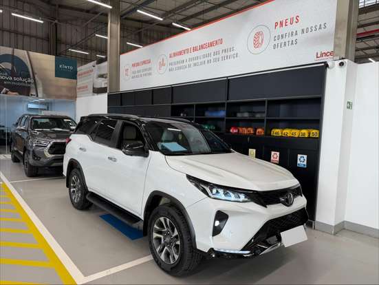 TOYOTA-HILUX SW4-2023