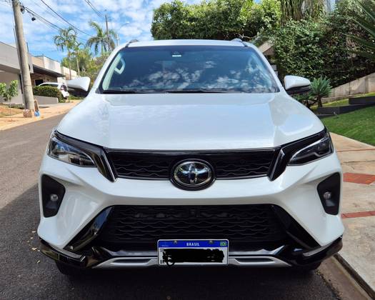 TOYOTA HILUX SW4 2.8 D-4D TURBO DIESEL SRX PLATINUM 7L 4X4 AUTOMÁTICO