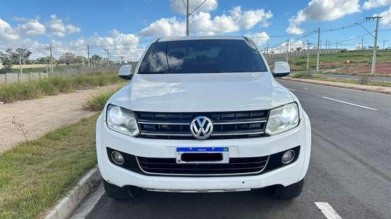 VOLKSWAGEN-AMAROK-2013