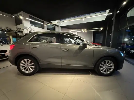 AUDI-Q3-2020