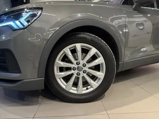 AUDI-Q3-2020