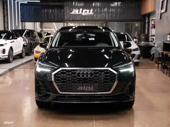 AUDI-Q3-2023