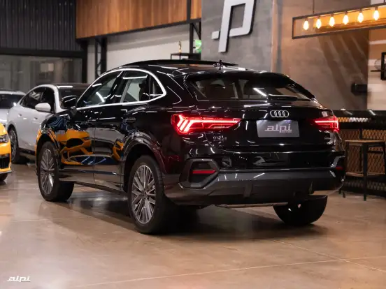 AUDI-Q3-2023