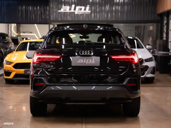 AUDI-Q3-2023