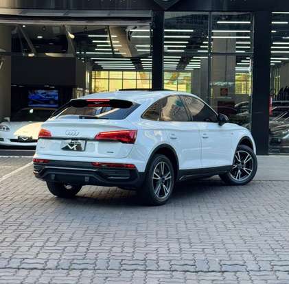 AUDI-Q5-2022