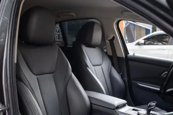BMW-320i-2019