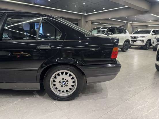 BMW-325i-2.5 SEDAN 24V GASOLINA 4P AUTOMÁTICO BMW-325i-1994