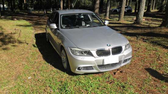 BMW-318i-2011