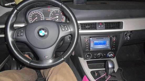BMW-318i-2011