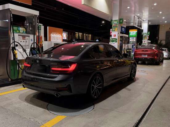 BMW-320i-2.0 16V TURBO GASOLINA SPORT GP AUTOMÁTICO BMW-320i-2020