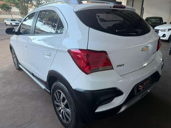 CHEVROLET-ONIX-2017
