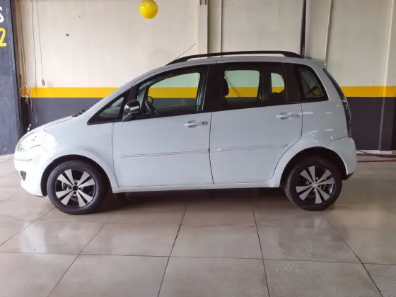 FIAT IDEA 1.4 MPI ATTRACTIVE 8V FLEX 4P MANUAL FIAT IDEA 1.4 MPI ATTRACTIVE 8V FLEX 4P MANUAL