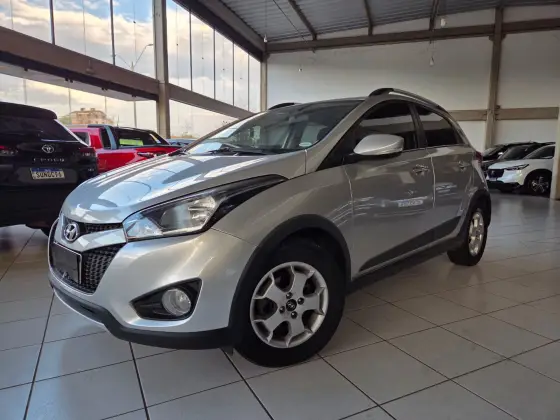 HYUNDAI HB20X 1.6 16V PREMIUM FLEX 4P AUTOMÁTICO HYUNDAI HB20X 1.6 16V PREMIUM FLEX 4P AUTOMÁTICO