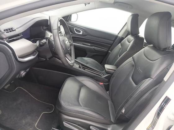 /en/city/cate-car-used-car/jeep-compass-2025-1-3-t270-turbo-flex-longitude-at6-48551717639424000/-16