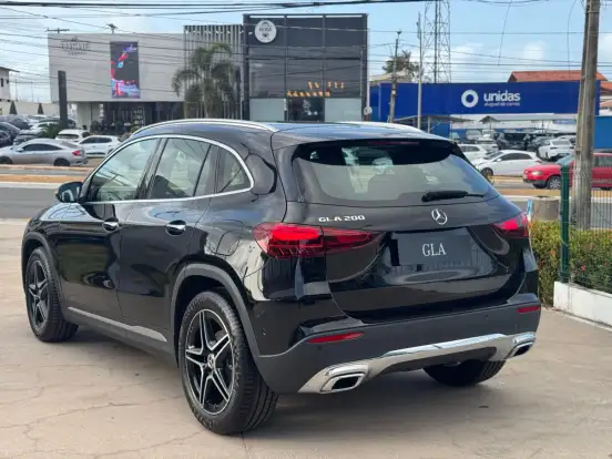 MERCEDES-BENZ-GLA 200-2025